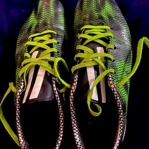 Mens Adidas soccer Shoes 91/2 worn one season! In great shape!